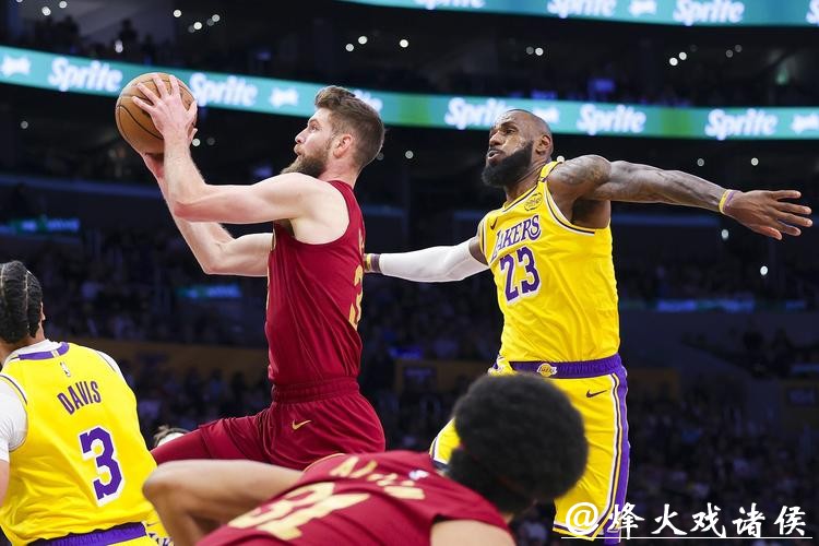 40岁詹姆斯23分阿伦27+14 骑士力克湖人8连胜