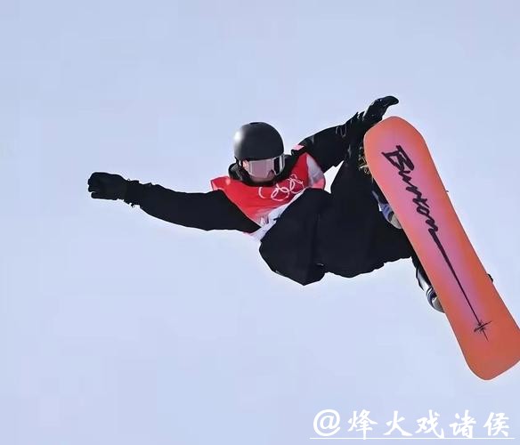 流量镜头之外的冬奥会——苏翊鸣拥抱泪洒赛场的她 流量镜头之外的冬奥会——苏翊鸣拥抱泪洒赛场的她