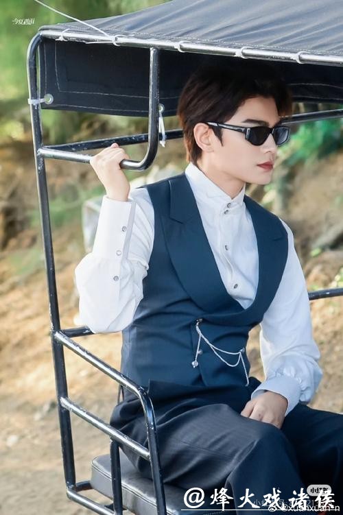 苏翊鸣绝地求生孤身对抗狼群昔日少年背负全队荣耀与重压